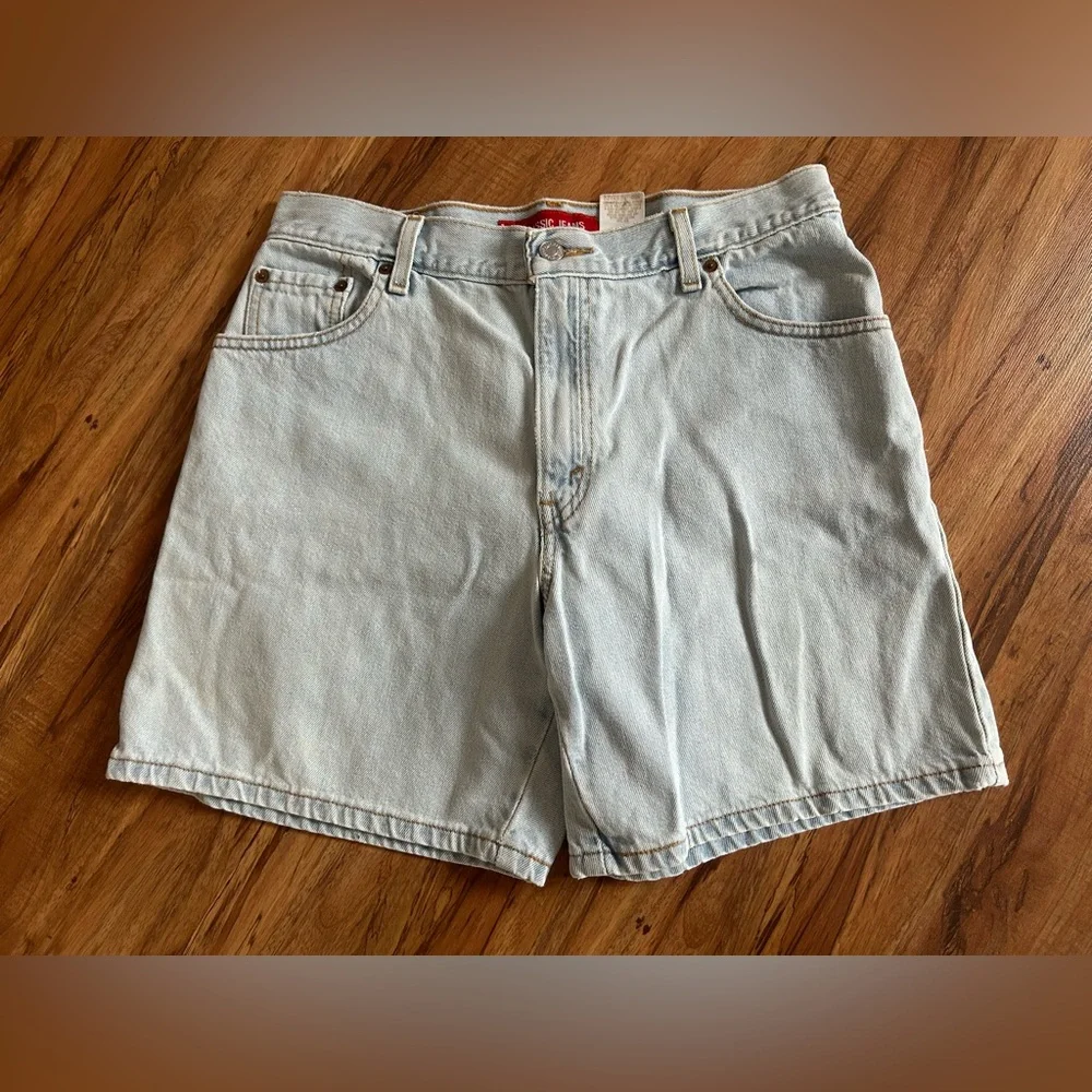 Vintage Y2K Levi’s Classic Fit Denim Shorts Womens size 12 - Picture 4 of 9